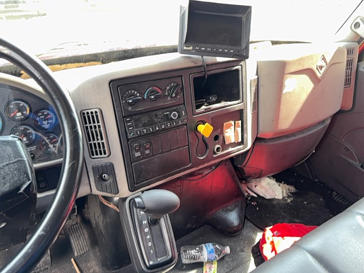 2017-international-durastar-4300-image-19