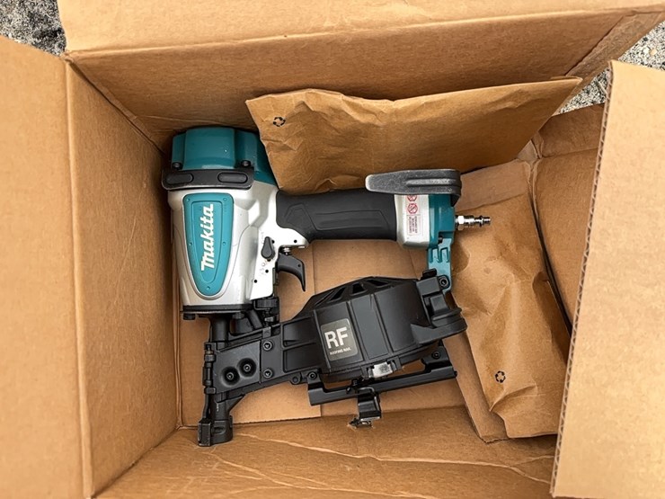 new-makita-1-3/4"-roofing-coil-pneumatic-nailer-an454-1-yr-factory-warranty-recon-new-support-equipment-image-1