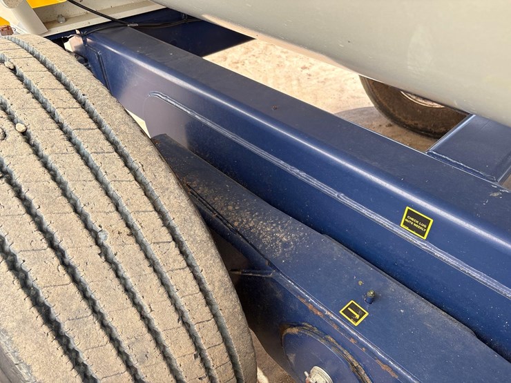 2024-herd-boss-6160-mixer-wagon--1-owner-image-15