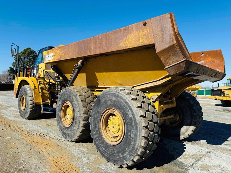 2015-caterpillar-735b-image-5