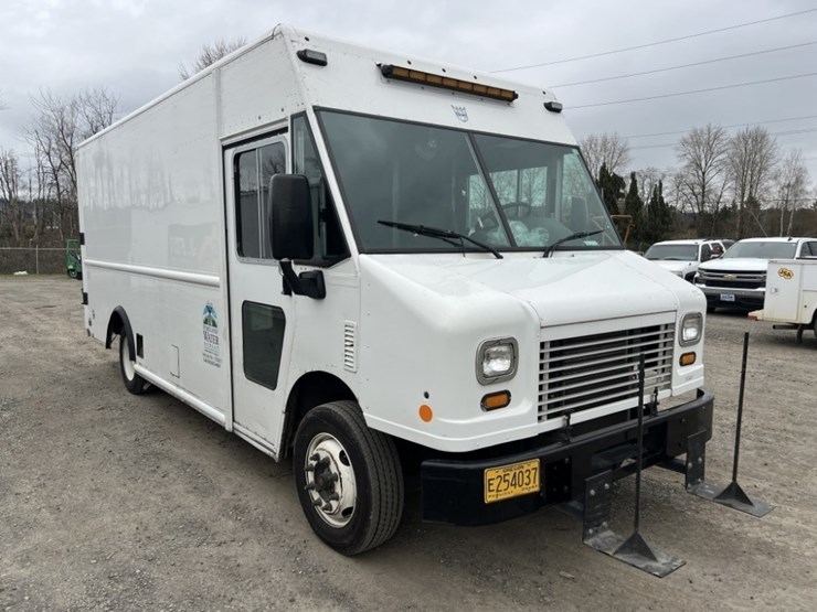 2010-freightliner-mt55-image-2