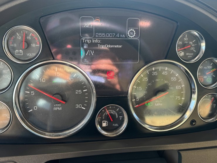 2015-kenworth-t880-image-15