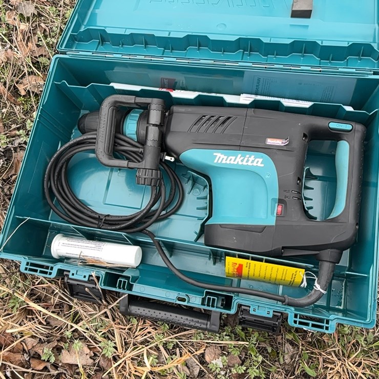 NEW MAKITA 20 LB DEMOLITION HAMMER- HM1203C- 1 YR FACTORY WARRANTY-RECON NEW SUPPORT EQUIPMENT