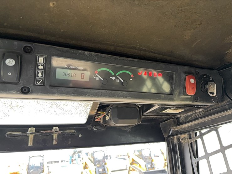 deere-ct332-image-16