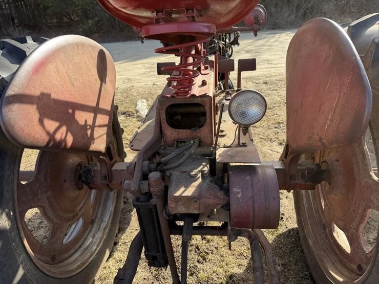 farmall-200-tractor-image-8