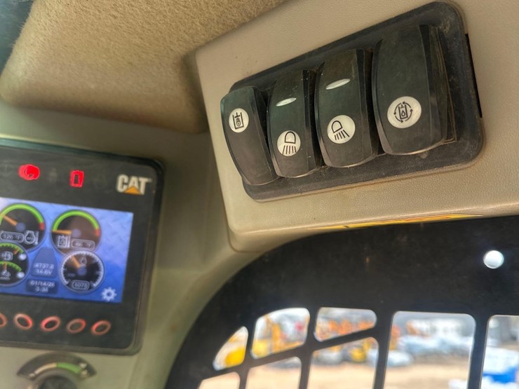 2017-caterpillar-299d2-image-21