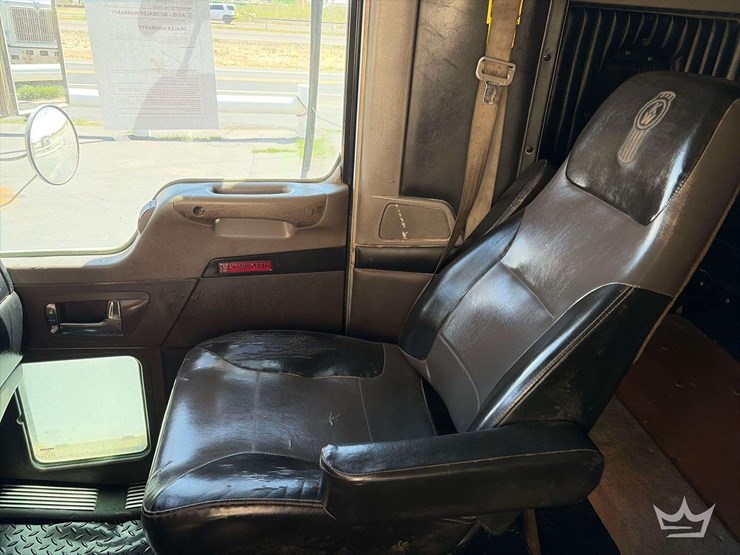 2015-kenworth-t800-t/a-wet-kit-sleeper-cab-truck-tractor-image-14