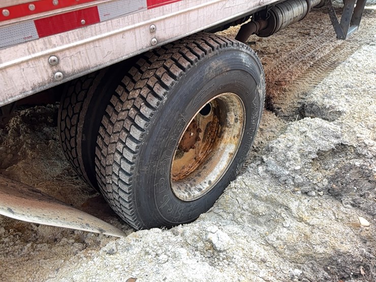 2017-international-durastar-4300-image-8