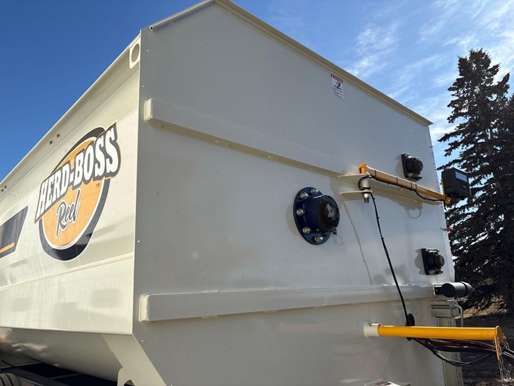 2024-herd-boss-6160-mixer-wagon--1-owner-image-5