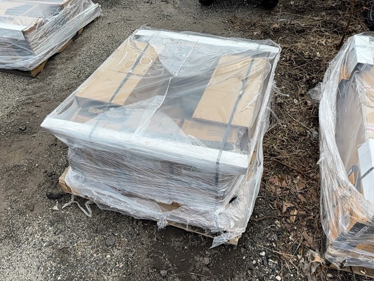 new-1-pallet-(12-cases)-stanley-bostich-7/8"-coil-roofing-nails-and-(4)-an454-makita-roofing-air-nail-gun-image-1