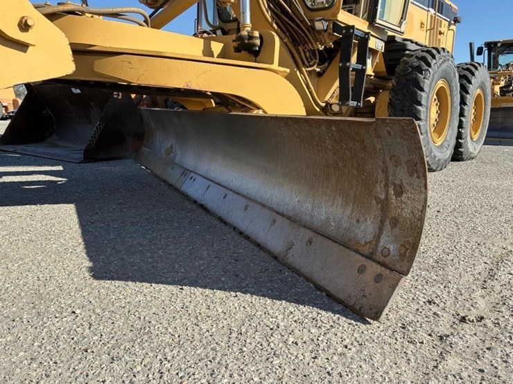 2005-caterpillar-143h-image-12