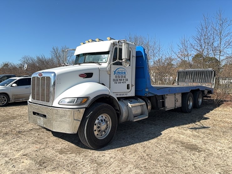 2011-peterbilt-348-image-1