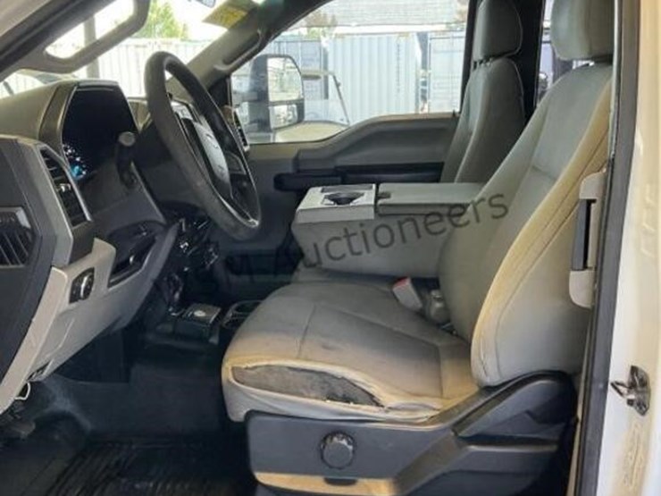 2017-ford-f550-image-21