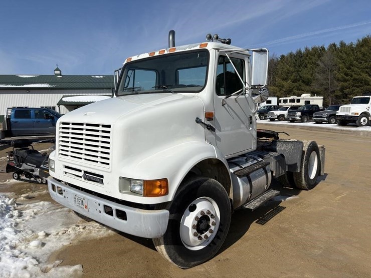 2002-international-8100-image-1
