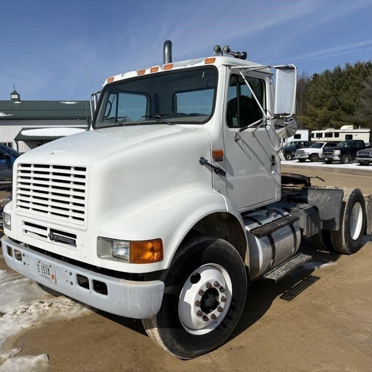 2002 INTERNATIONAL 8100
