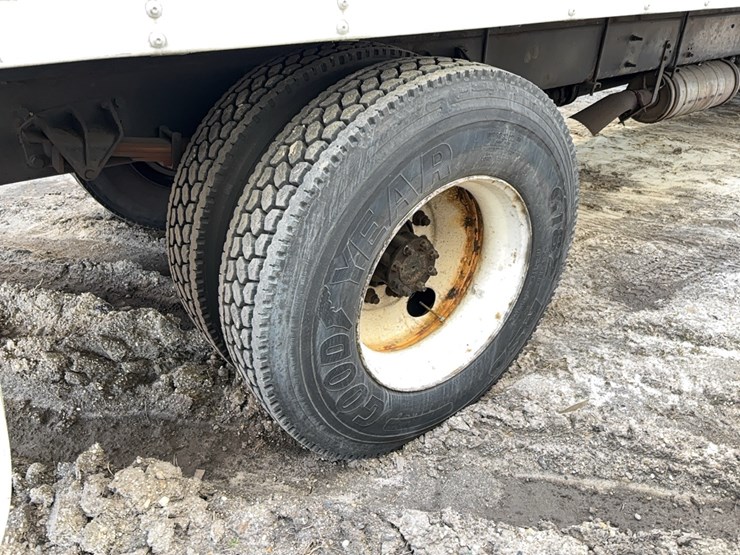 2017-international-durastar-4300-image-4