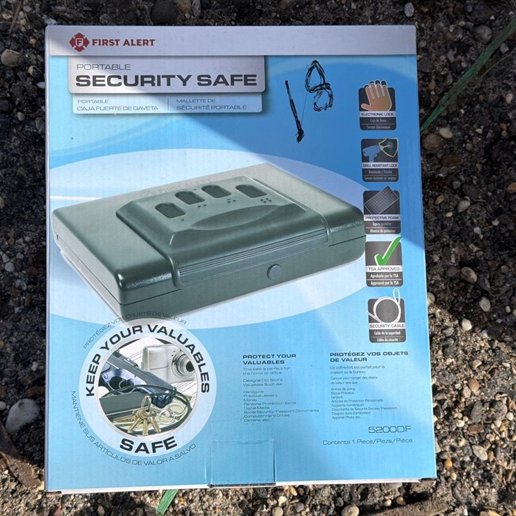 NEW FIRST ALERT 5200DF DIGITAL BIOMETRIC QUICK ACCESS HAND GUN SAFE NEW SUPPORT EQUIPMENT