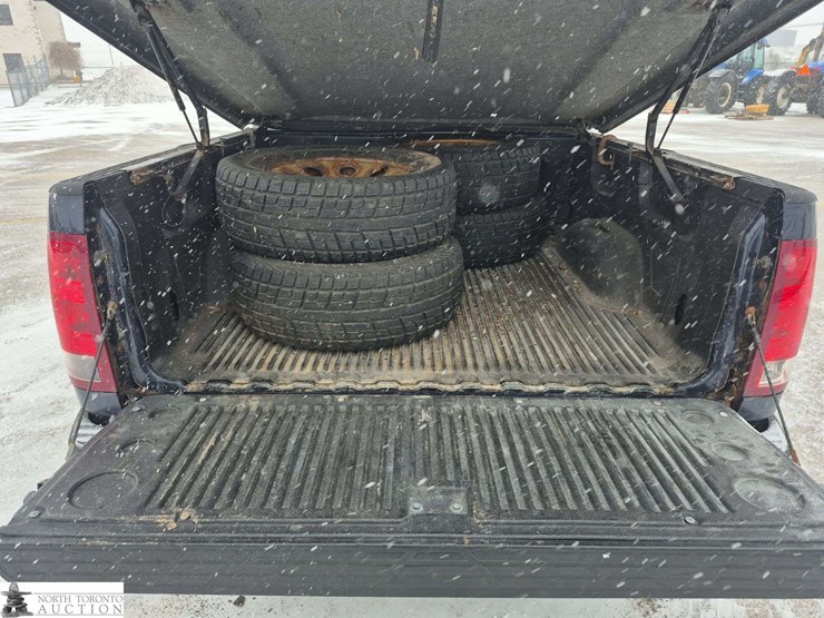 2011-gmc-sierra-1500-image-24