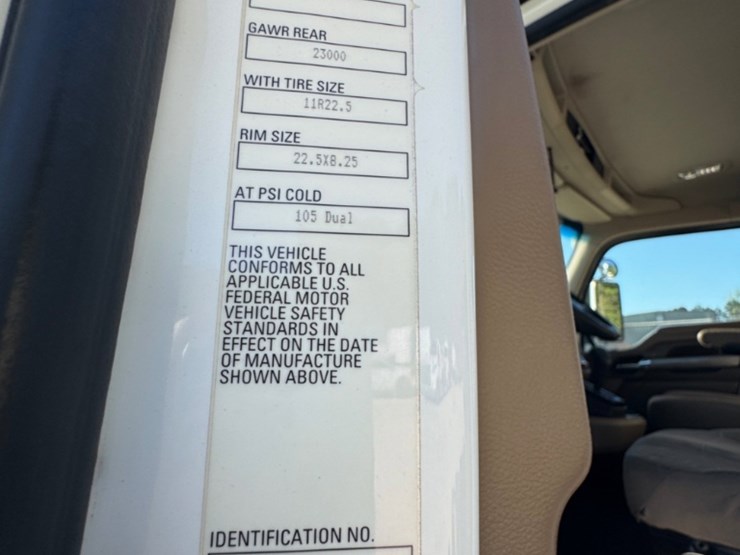 2015-kenworth-t880-image-21