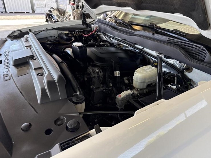 2016-chevrolet-silverado-2500hd-image-14