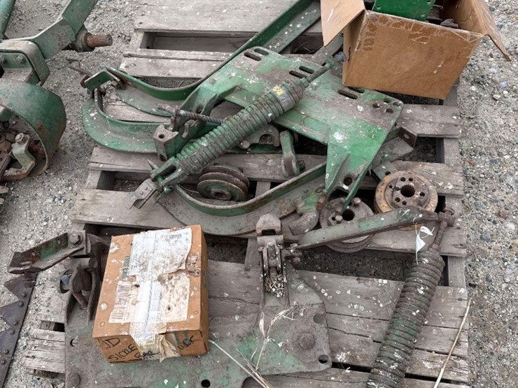 2227---john-deere-sickle-bar-mower---9'---from-the-larry-polk-estate-image-2