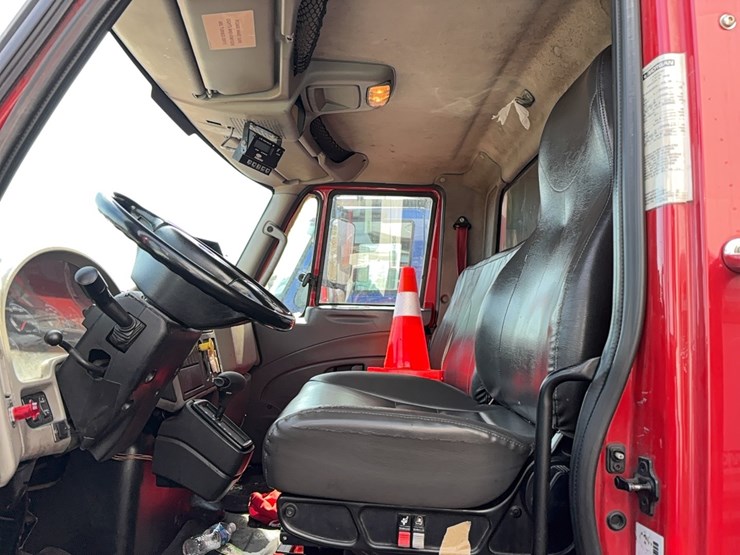 2017-international-durastar-4300-image-12