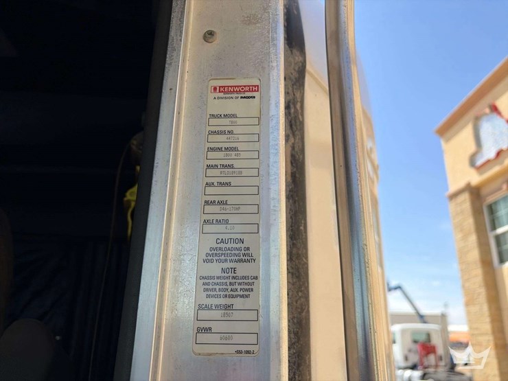 2015-kenworth-t800-t/a-wet-kit-sleeper-cab-truck-tractor-image-5