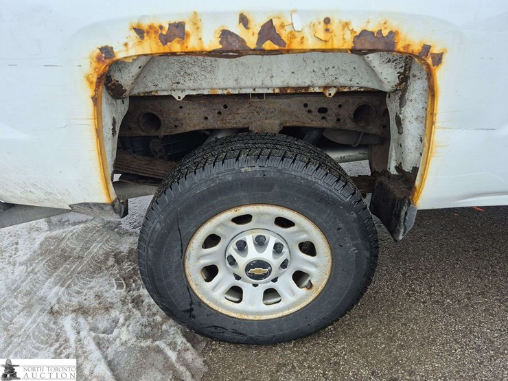 2016-chevrolet-silverado-2500hd-image-26