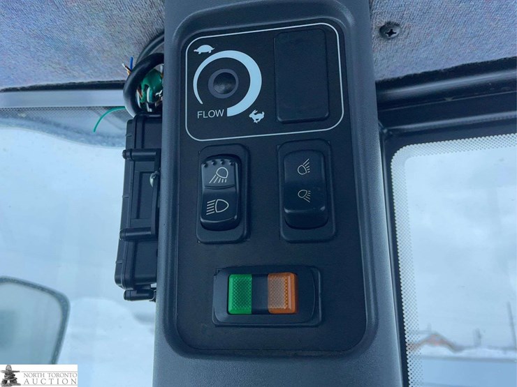 2014-new-holland-tv6070-image-16