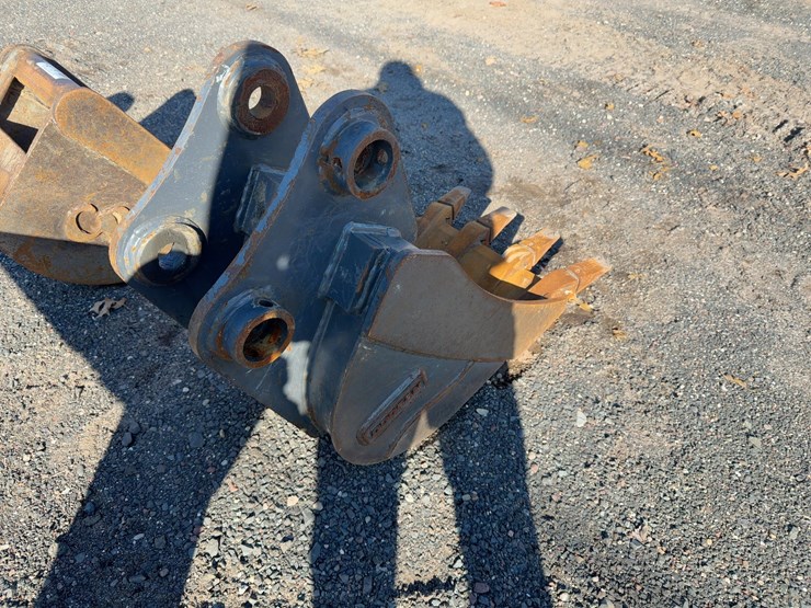 doosan-20"-bucket-with-teeth-image-4