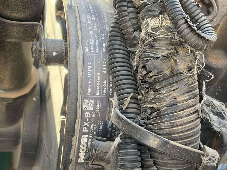 2015-peterbilt-348-image-11