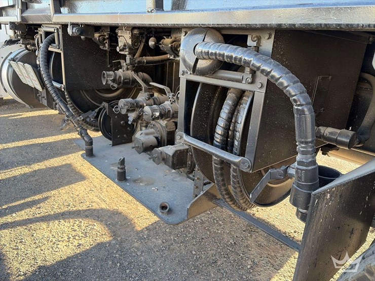 2015-peterbilt-348-image-24