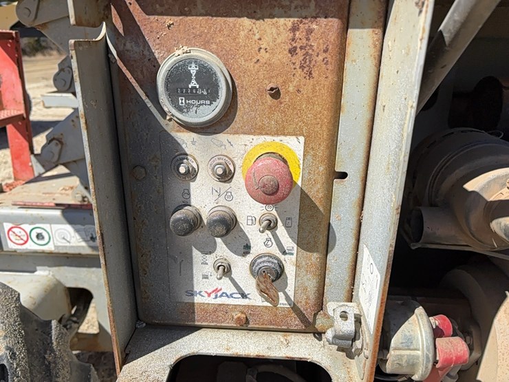 skyjack-sj6826rt-image-8