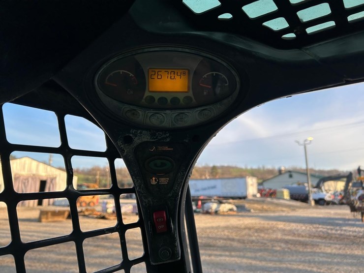 2015-bobcat-t590-image-21