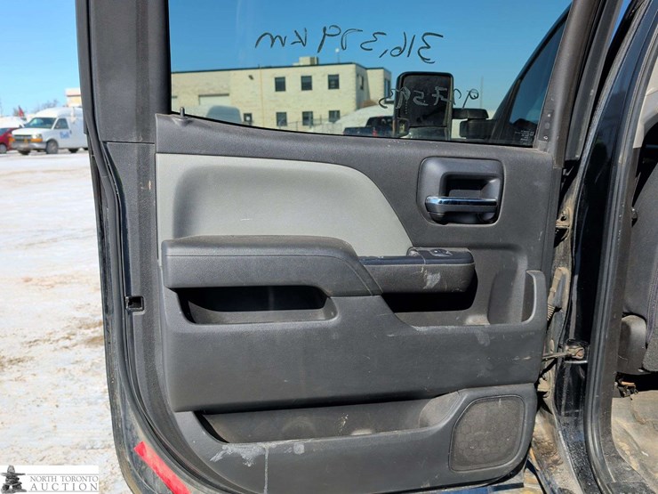 2016-chevrolet-silverado-2500hd-image-22