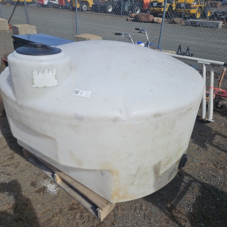 425 GALLON POLY TANK