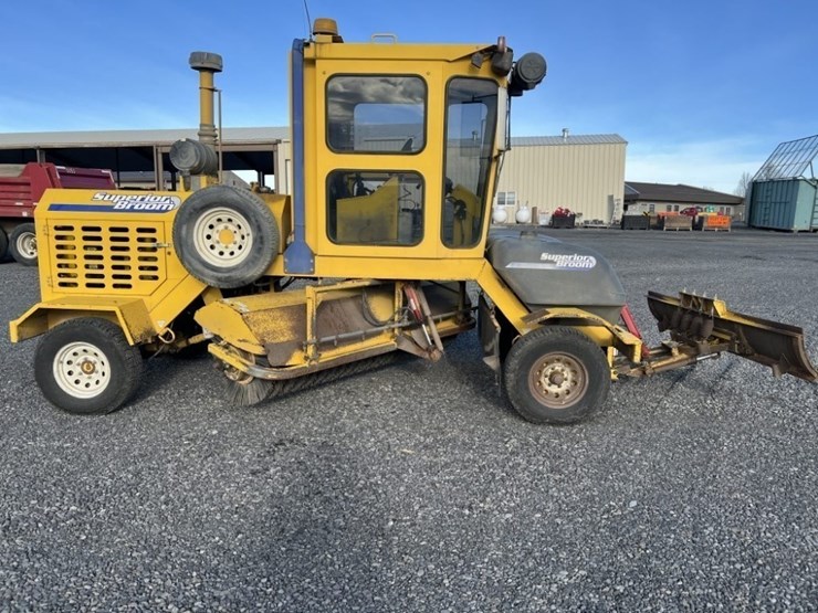 2015-superior-broom-dt80j-image-6