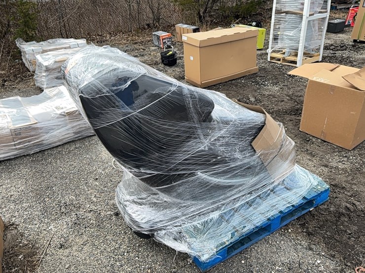 new-massage-chair-(-osaki-)-model-:-color:-black-new-support-equipment-image-2