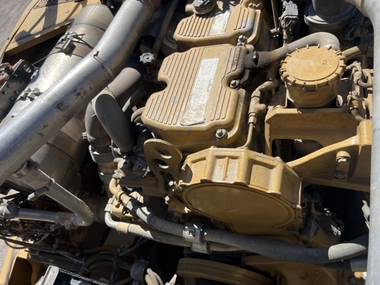 2013-caterpillar-740b-image-34