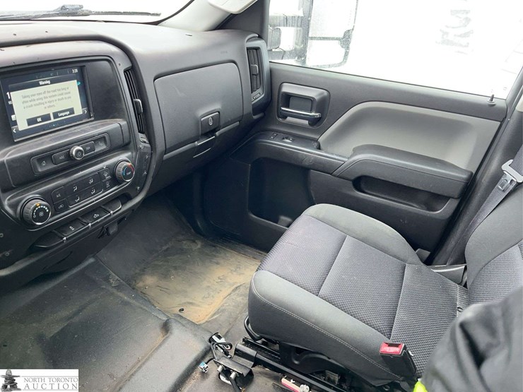 2016-chevrolet-silverado-2500hd-image-23