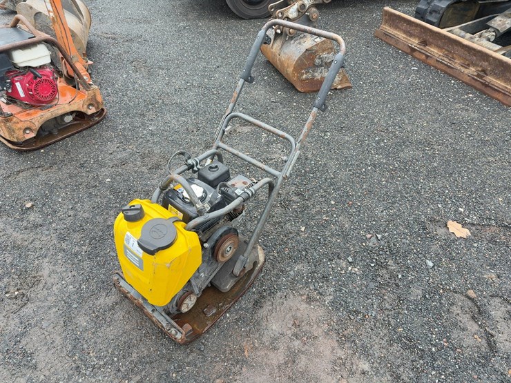 husqvarna-lf100-plate-compactor-image-2
