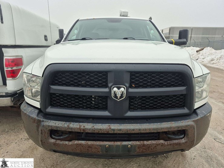 2016-dodge-2500-image-2