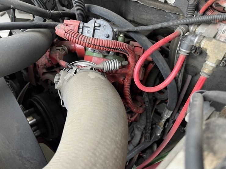 2010-freightliner-mt55-image-9