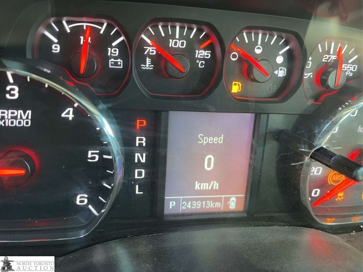 2018-chevrolet-silverado-1500-image-18