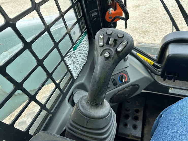 2022-bobcat-t740-image-25