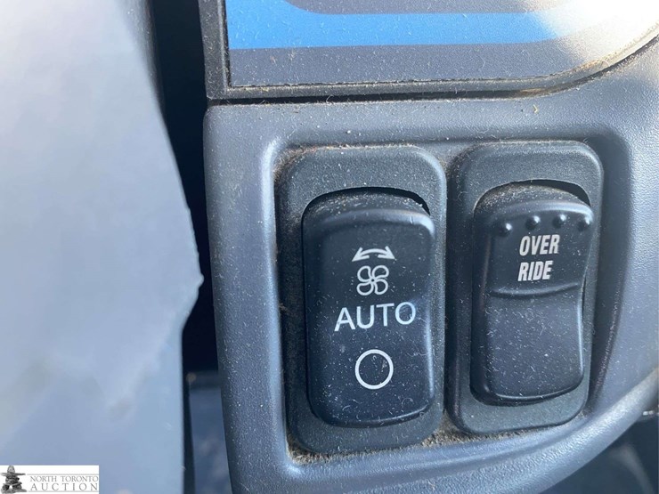 2013-new-holland-tv6070-image-23