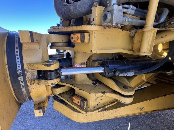 2013-caterpillar-740b-image-26