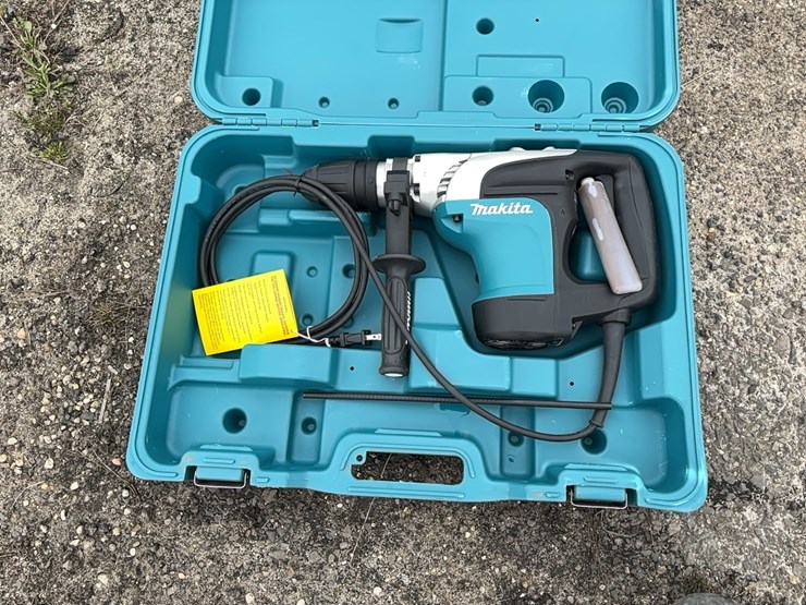 new-makita-1-9/16"-rotary-hammer-accepts-sds-plus-bits---hr4002--1-yr-factory-warranty--recon-new-support-equipment-image-1