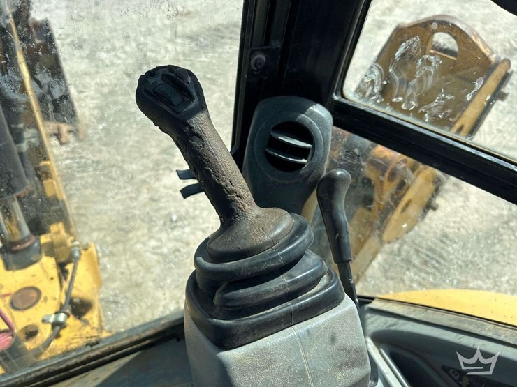 2011-caterpillar-420e-image-17