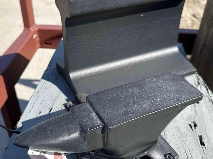 1734---(4)-small-anvils---from-the-harlan-beer-estate-image-1